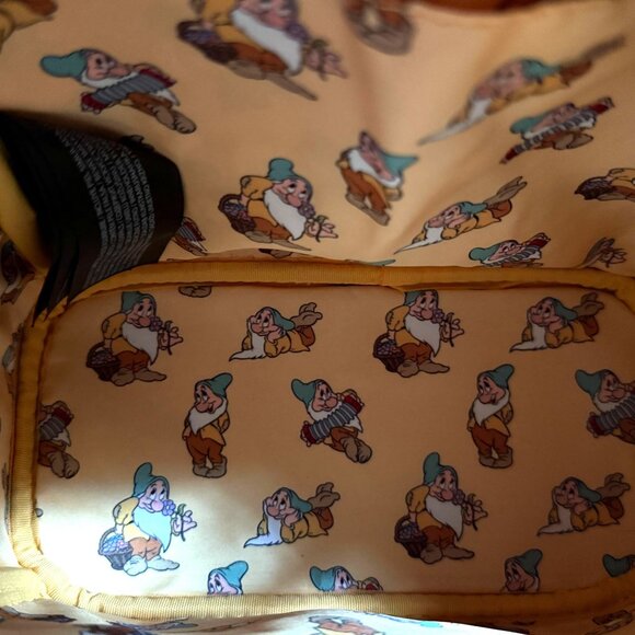NWOT Disney Loungefly Snow White Dopey Mini Backpack Faux Leather With Adjustabl - Picture 4 of 5
